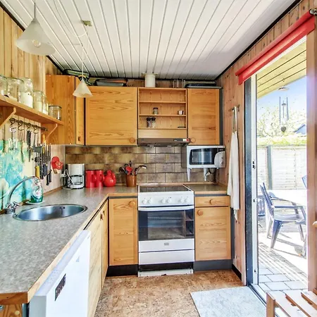 Carita - 500m From The Sea By Interhome