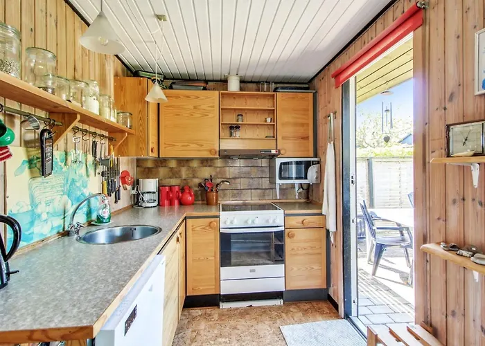 Carita - 500m From The Sea By Interhome